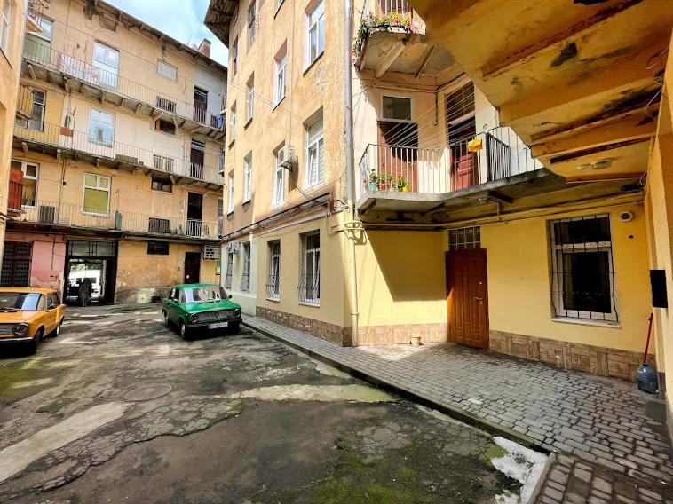 White Rooms On City Center Lviv Buitenkant foto
