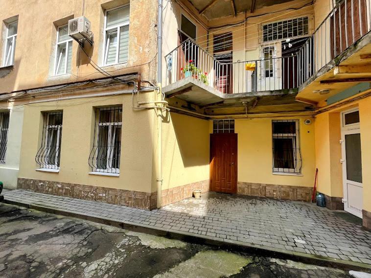 White Rooms On City Center Lviv Buitenkant foto