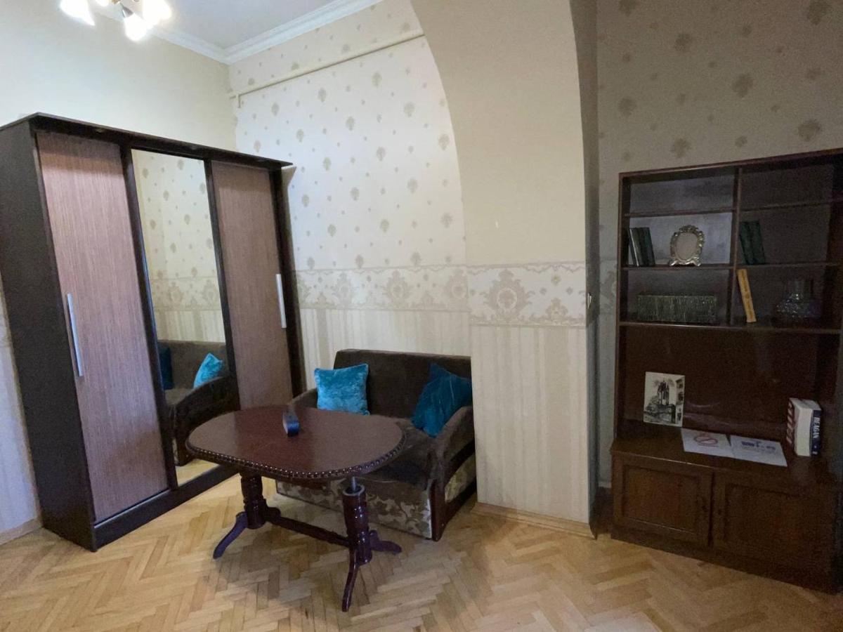 White Rooms On City Center Lviv Buitenkant foto