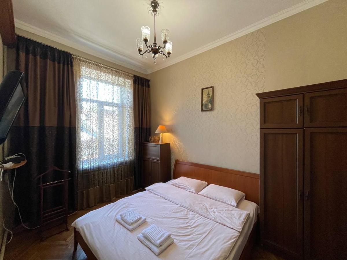 White Rooms On City Center Lviv Buitenkant foto