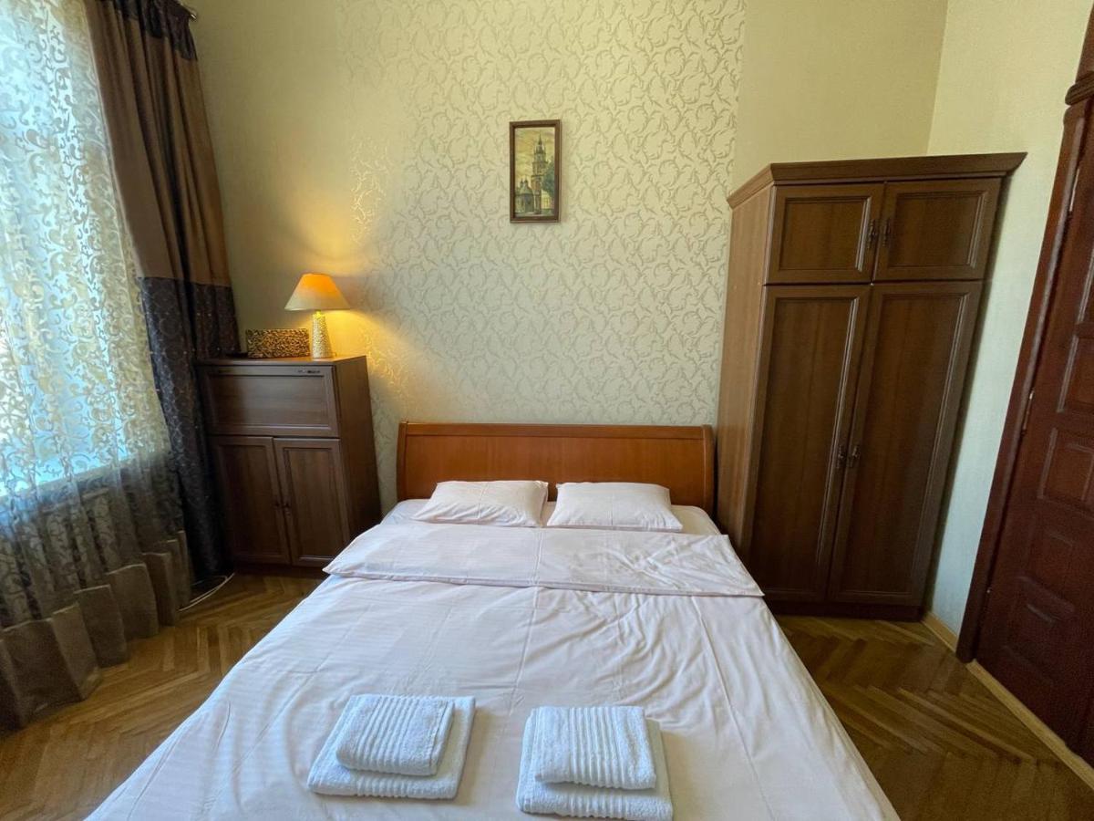 White Rooms On City Center Lviv Buitenkant foto