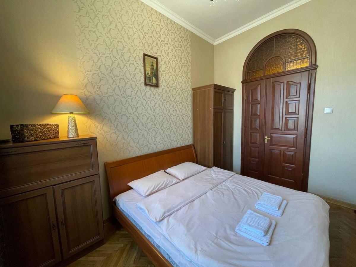 White Rooms On City Center Lviv Buitenkant foto