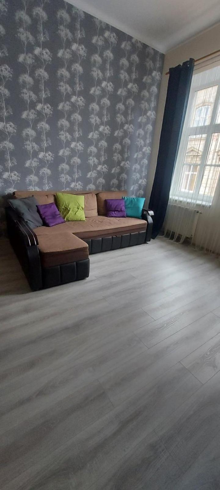 White Rooms On City Center Lviv Buitenkant foto