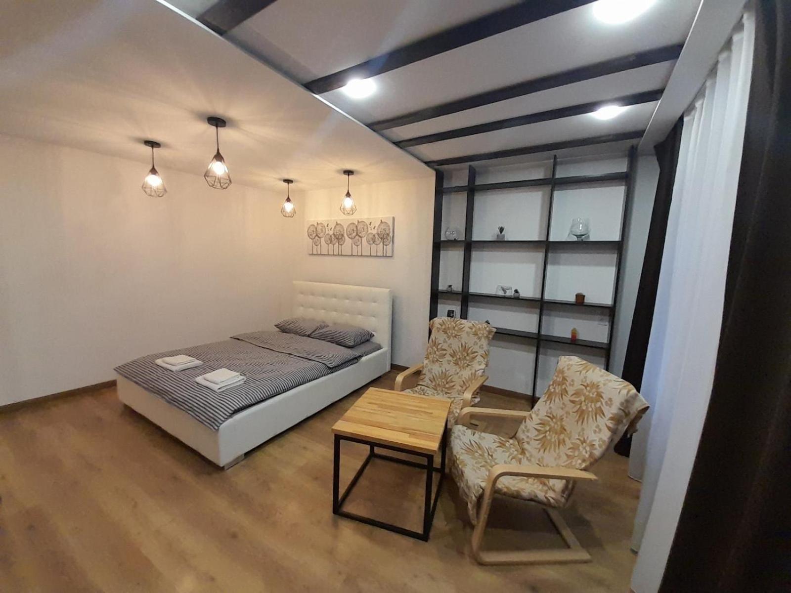 White Rooms On City Center Lviv Buitenkant foto