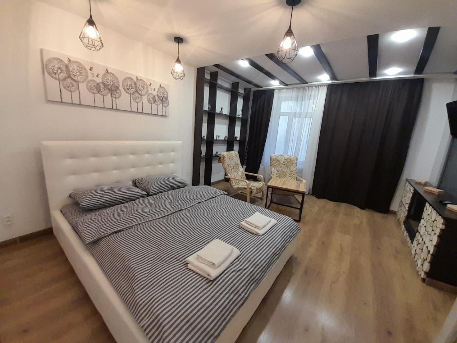 White Rooms On City Center Lviv Buitenkant foto